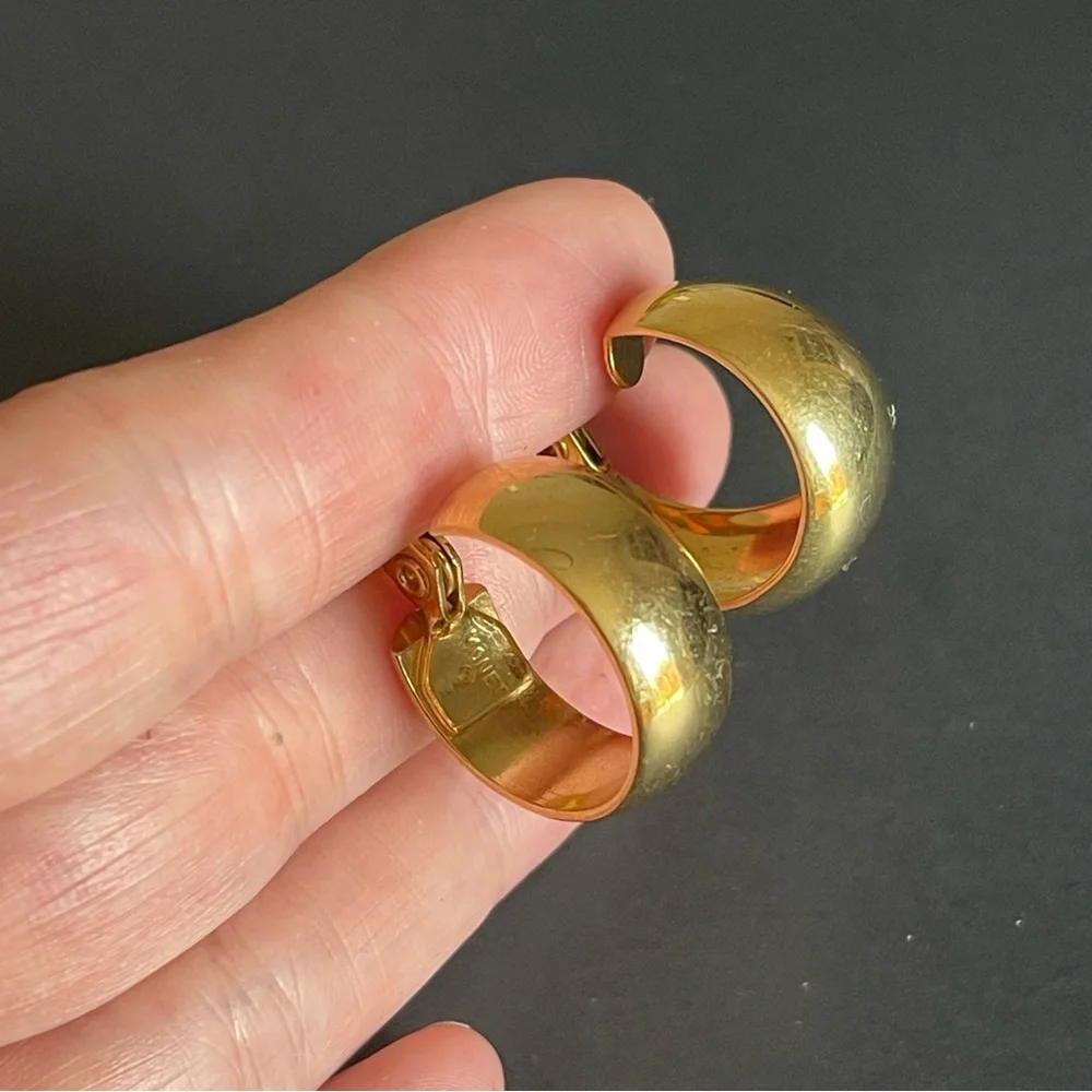 Vintage Monet 5 single + one pair clip on earrings_7